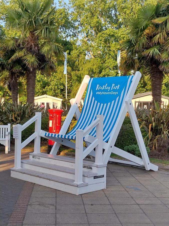 Вілла Family Breaks At Rockley Park With Prosecco And A Box Of Chocolates On Arrival Пул Екстер'єр фото