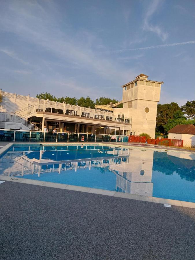 Вілла Family Breaks At Rockley Park With Prosecco And A Box Of Chocolates On Arrival Пул Екстер'єр фото
