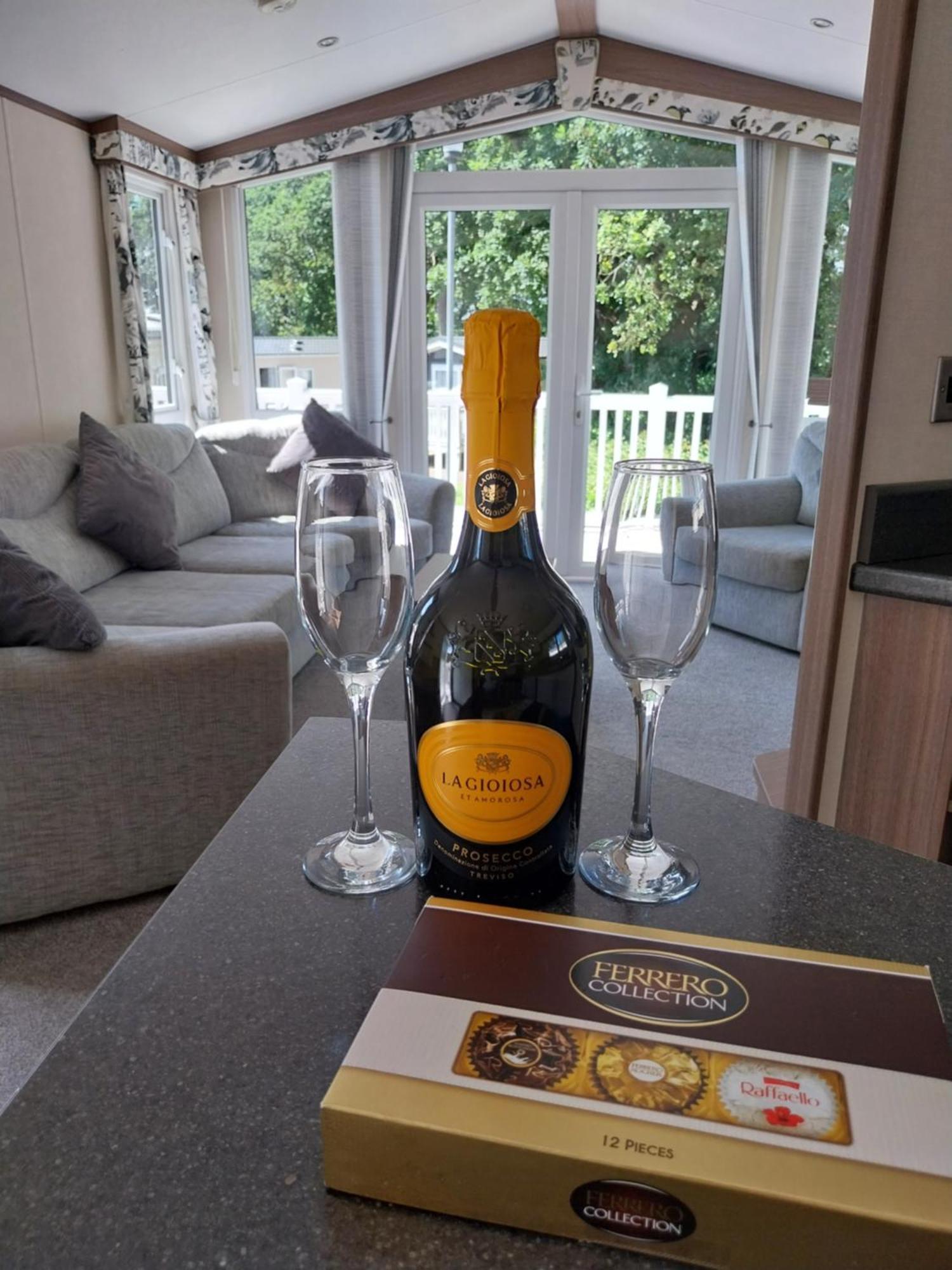 Вілла Family Breaks At Rockley Park With Prosecco And A Box Of Chocolates On Arrival Пул Екстер'єр фото